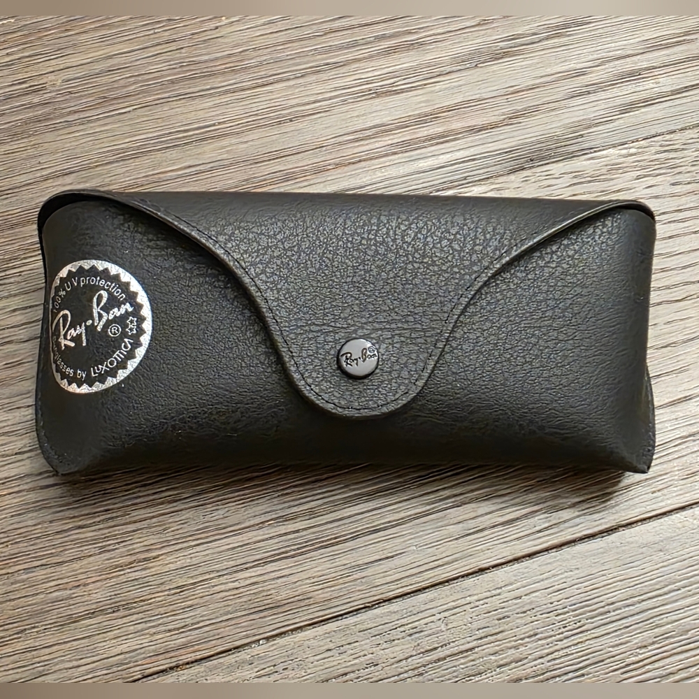 Ray-Ban Black Snap Closure Silver Seal Case with Cleaning Cloth - Picture 2 of 10